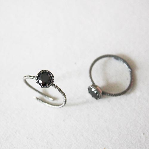 MABEL - Onyx Twisted Antique Silver Ring - Silver 925