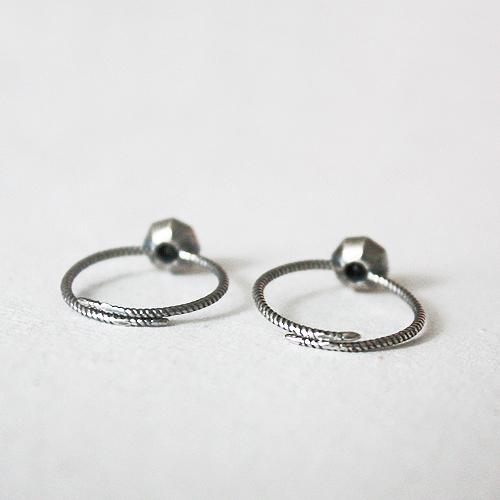 MABEL - Onyx Twisted Antique Silver Ring - Silver 925