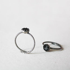 MABEL - Onyx Twisted Antique Silver Ring - Silver 925