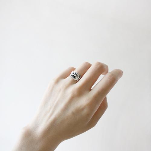 MABEL - Bold-Free Silver Ring With Leaves - Silver 925