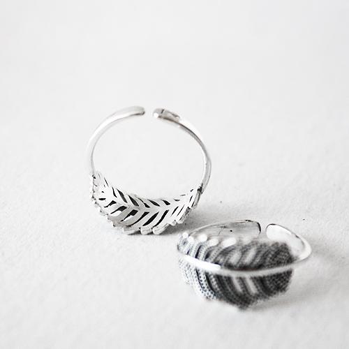 MABEL - Bold-Free Silver Ring With Leaves - Silver 925